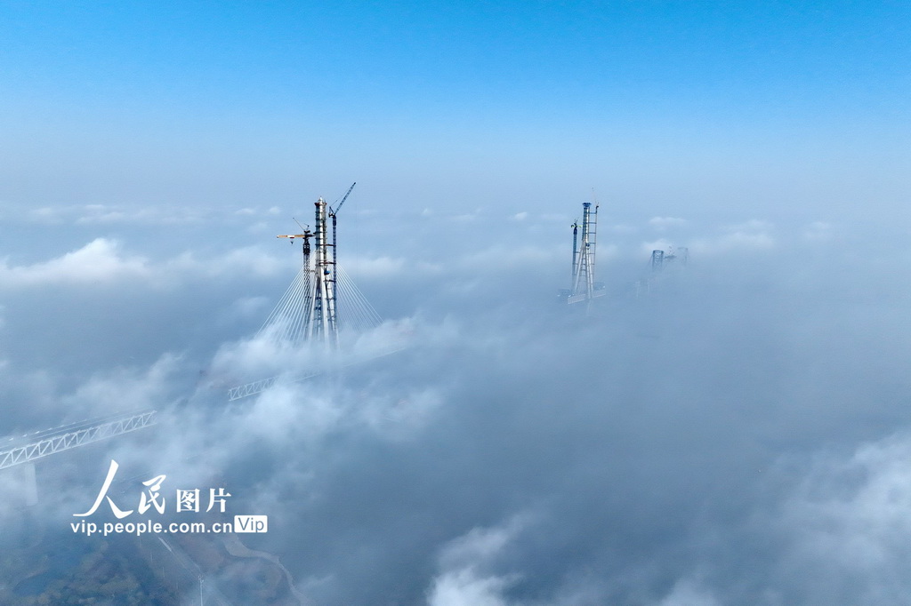江苏常州：云端建桥